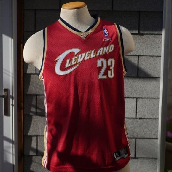 Lebeon James Cavs Jersey   - Picture 1 of 4